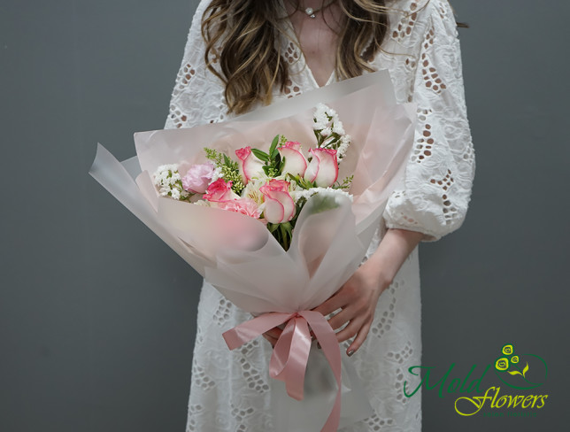 Bouquet with Pink Roses ''Chis-Chis'' photo